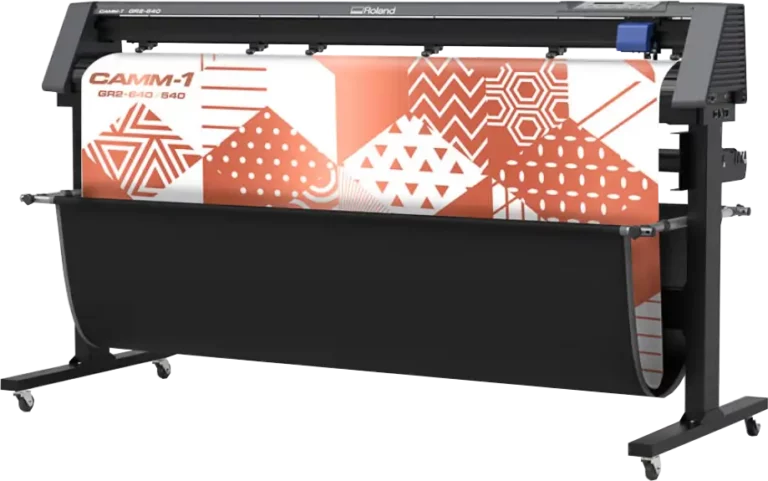 Un plotter de découpe Roland GR2-640 CAMM-1 est présentée.